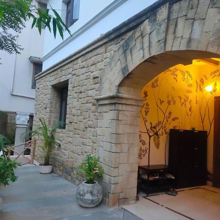 A Pousada Nomads Nest Hyderabad Exterior foto