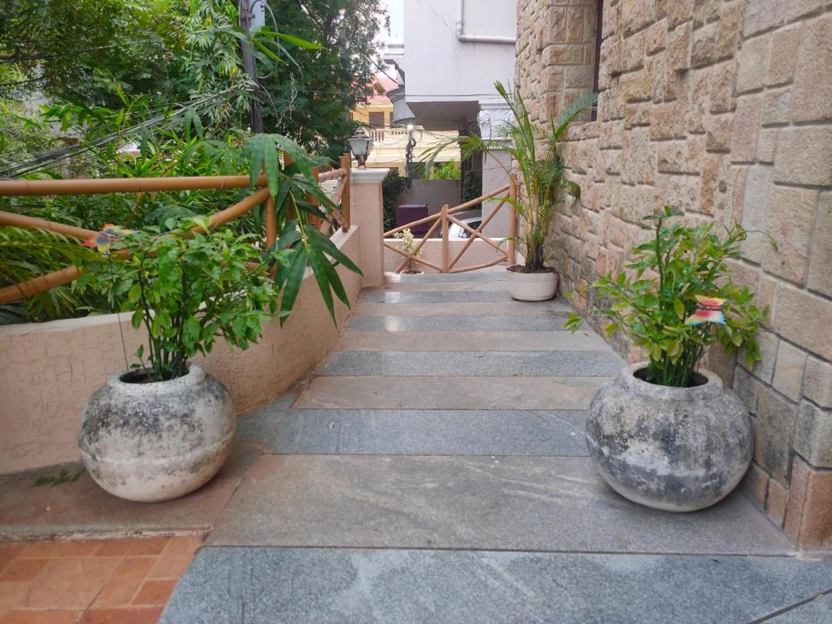 A Pousada Nomads Nest Hyderabad Exterior foto