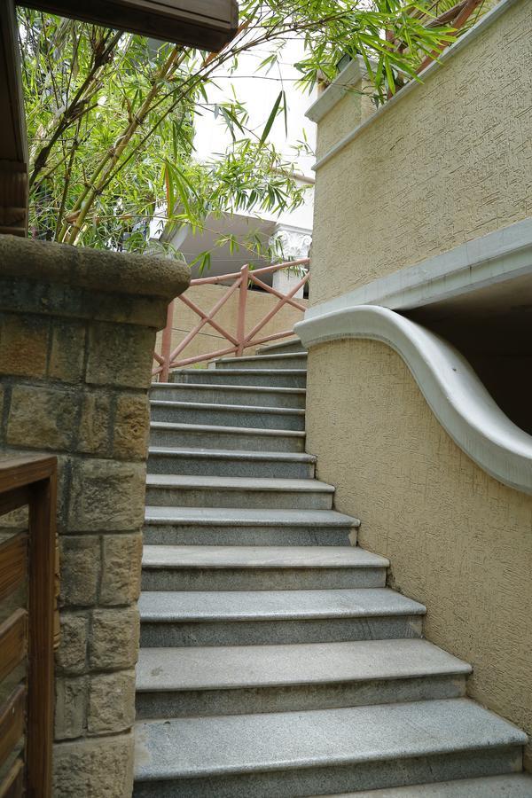 A Pousada Nomads Nest Hyderabad Exterior foto
